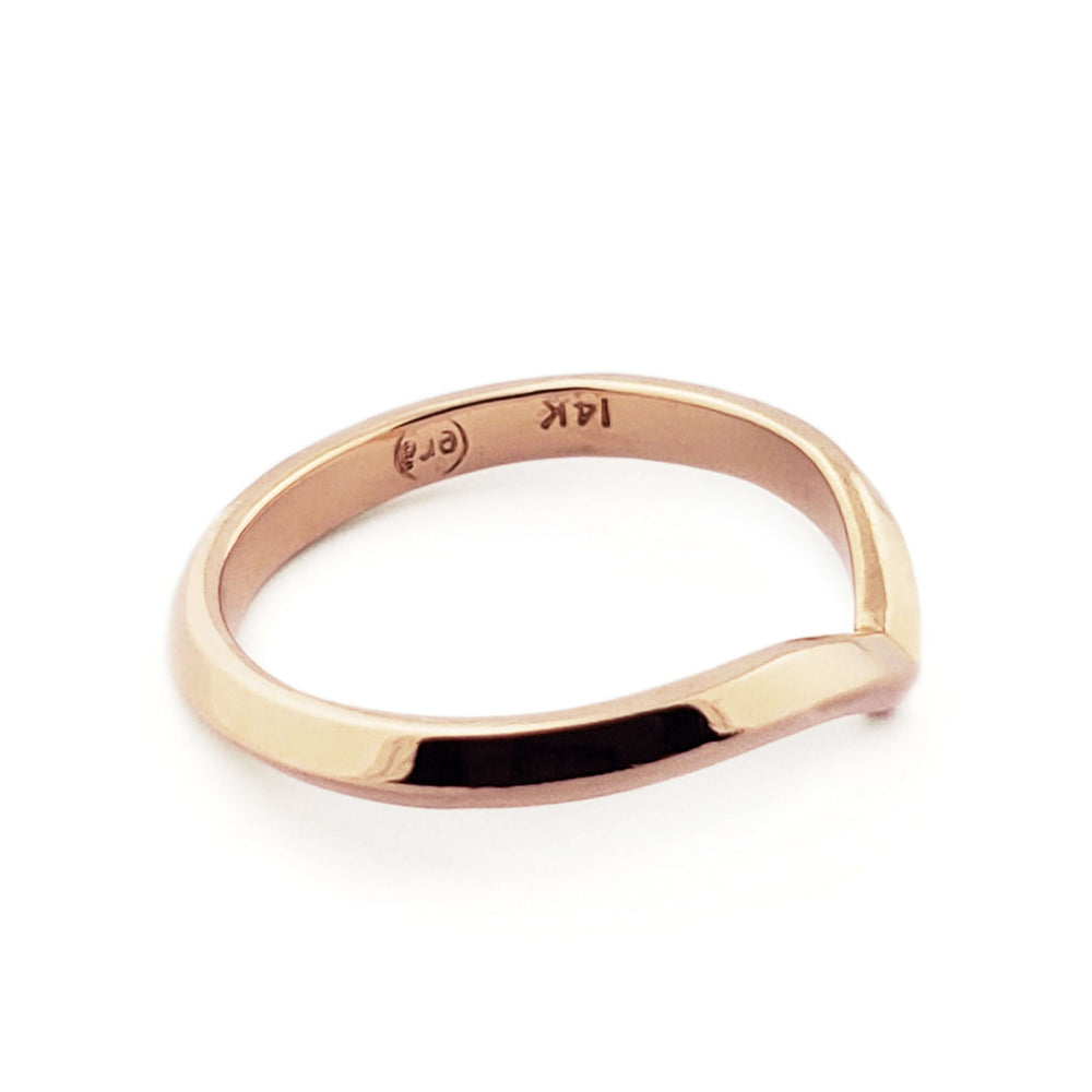 14kt rose gold chevron wedding ring showing interior hallmark