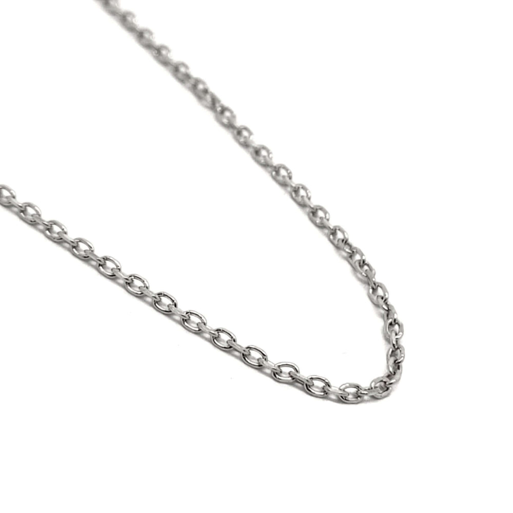 Close-up of a 14kt white gold diamond cut cable chain with oval links