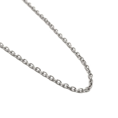 Close-up of a 14kt white gold diamond cut cable chain with oval links