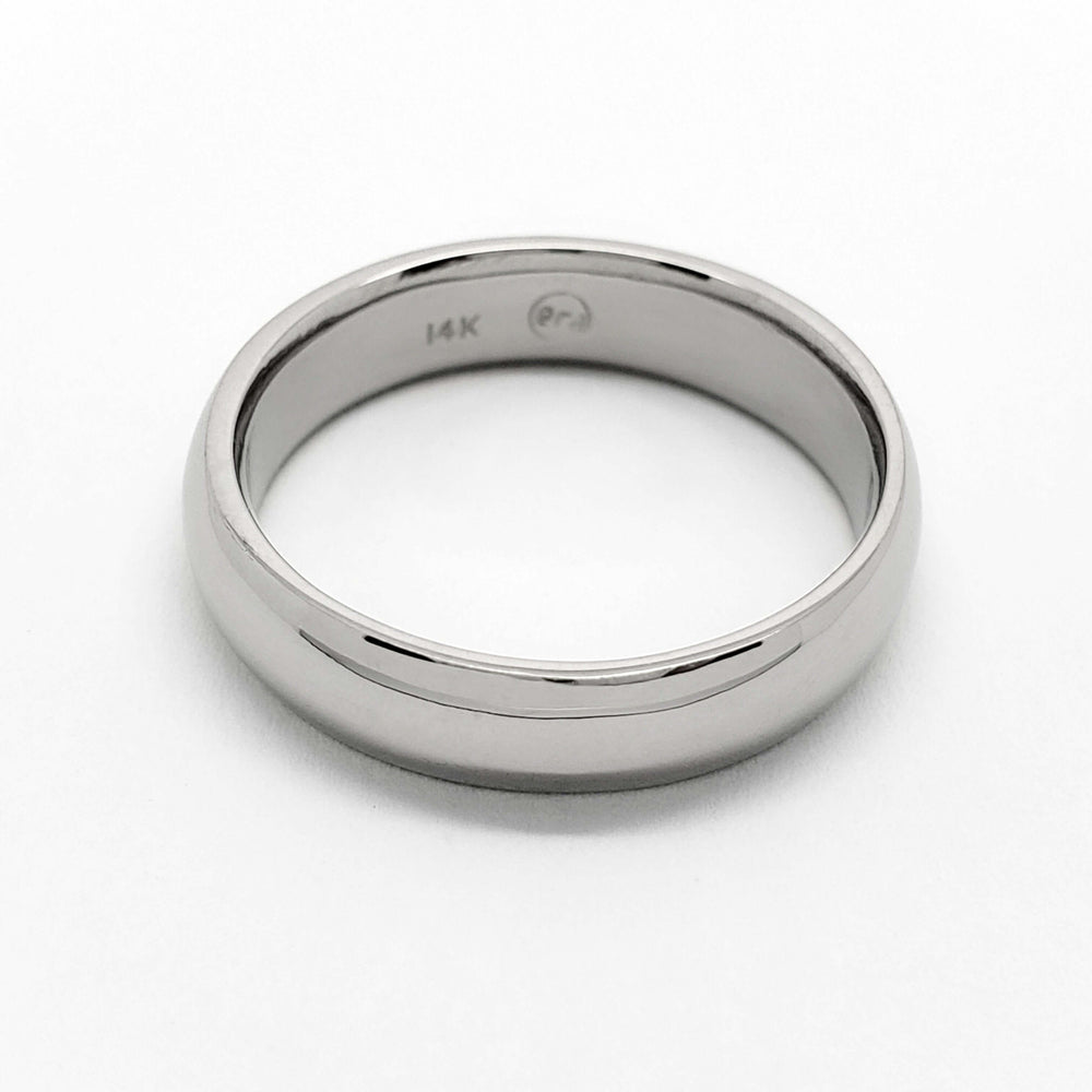 14kt white gold low dome wedding ring viewed from above