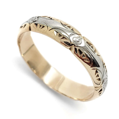 Antique engraved wedding ring in 10kt yellow and white gold with detailed pattern