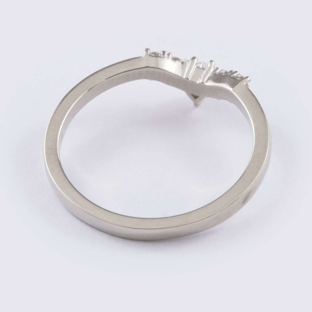Back view of 14kt white gold chevron diamond wedding ring showing band profile