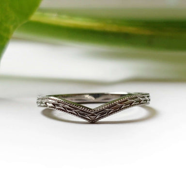 Chevron-shaped white gold wedding band with engraved wheat pattern and millgrain edge