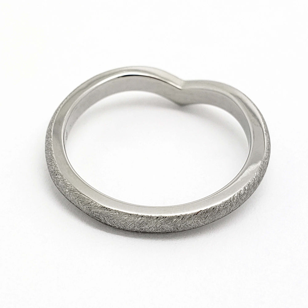 Chevron wedding ring in 14kt white gold with saw blade texture, top view