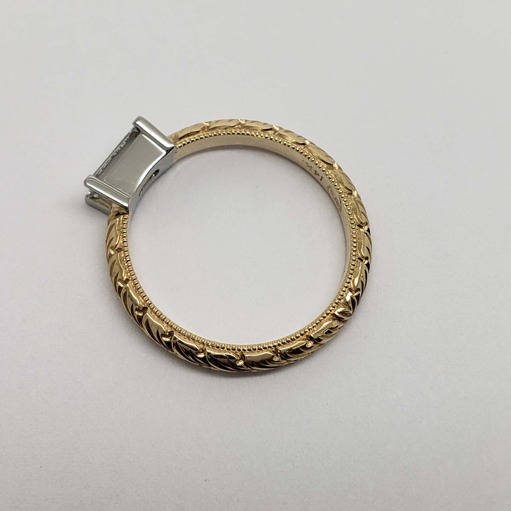 Engraved 14kt yellow gold ring band with white gold basket, no stone visible