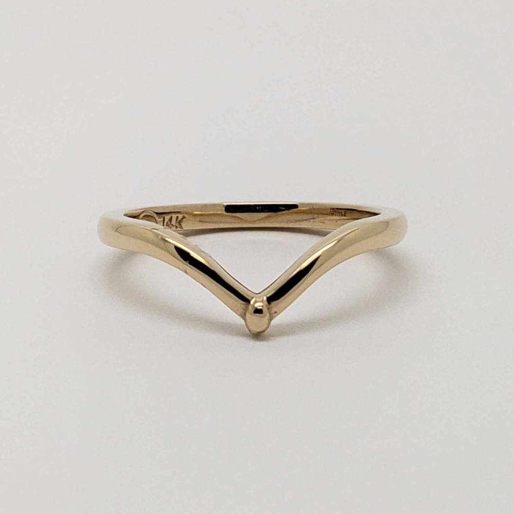 Front view of handcrafted 14kt yellow gold chevron wedding ring