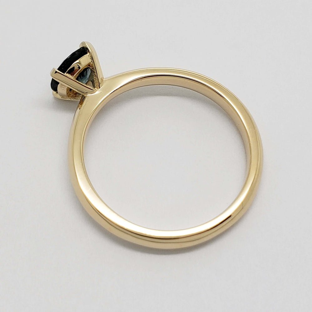 Side profile of 14kt yellow gold ring with prong-set Montana sapphire
