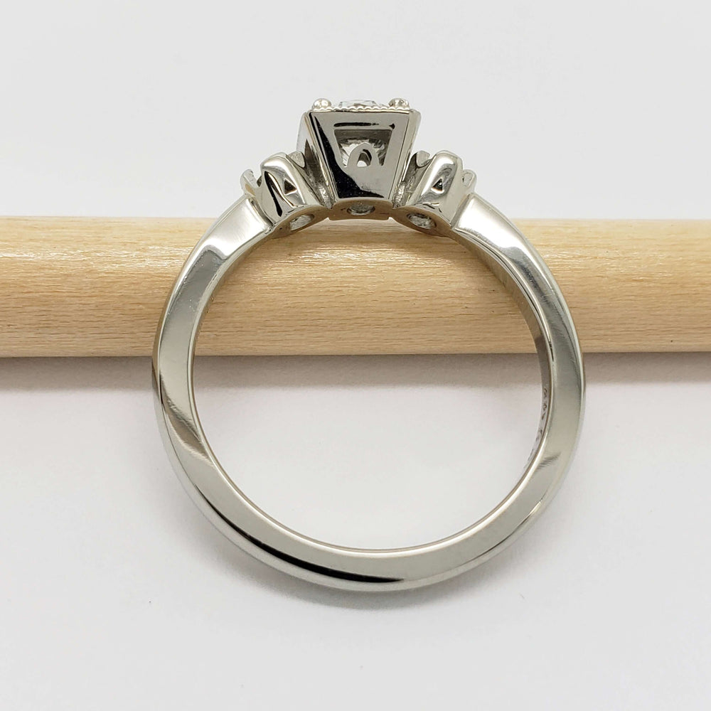Side profile of a 14kt white gold engagement ring with antique diamond setting