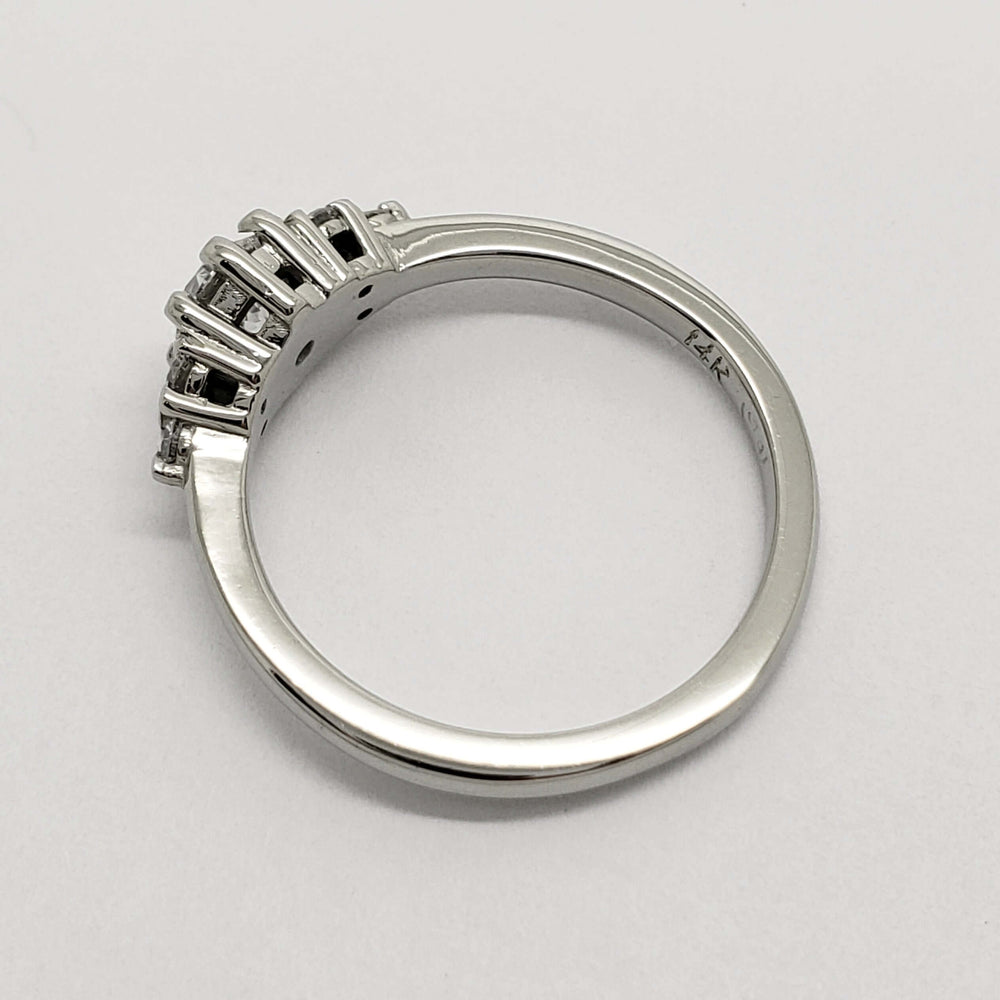 Side view of 14kt white gold ring band and diamond setting
