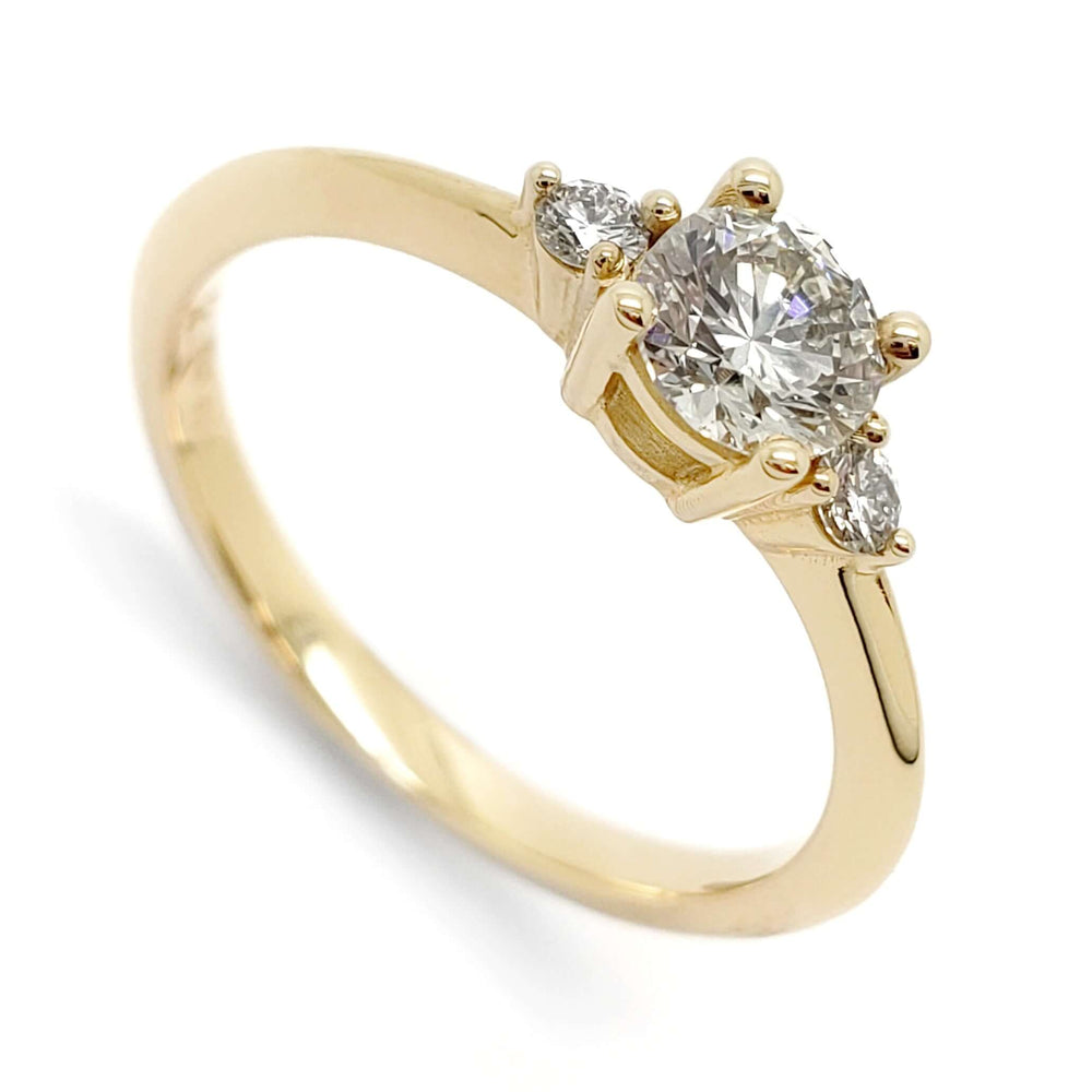 Three-stone engagement ring in 14kt yellow gold with round vintage diamond and two side diamonds