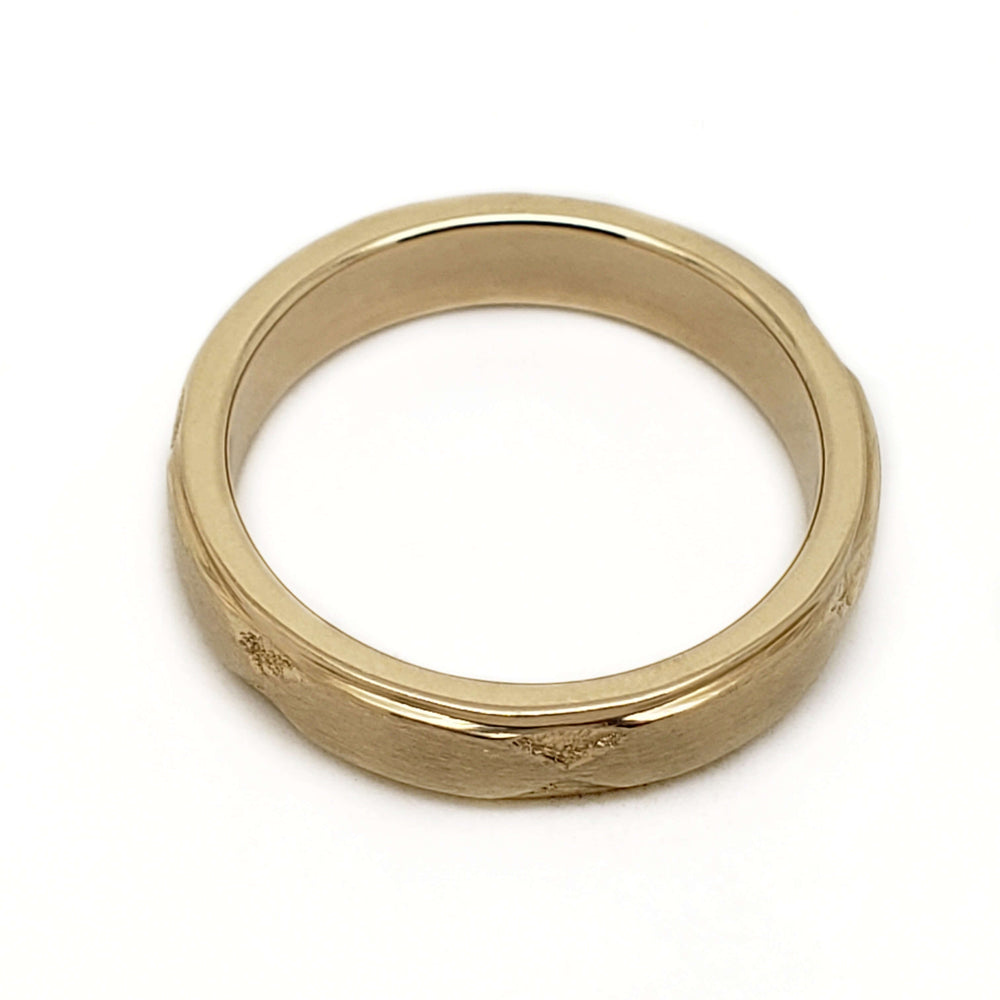 Top view of 14kt yellow gold Art Deco wedding ring with engraved pattern