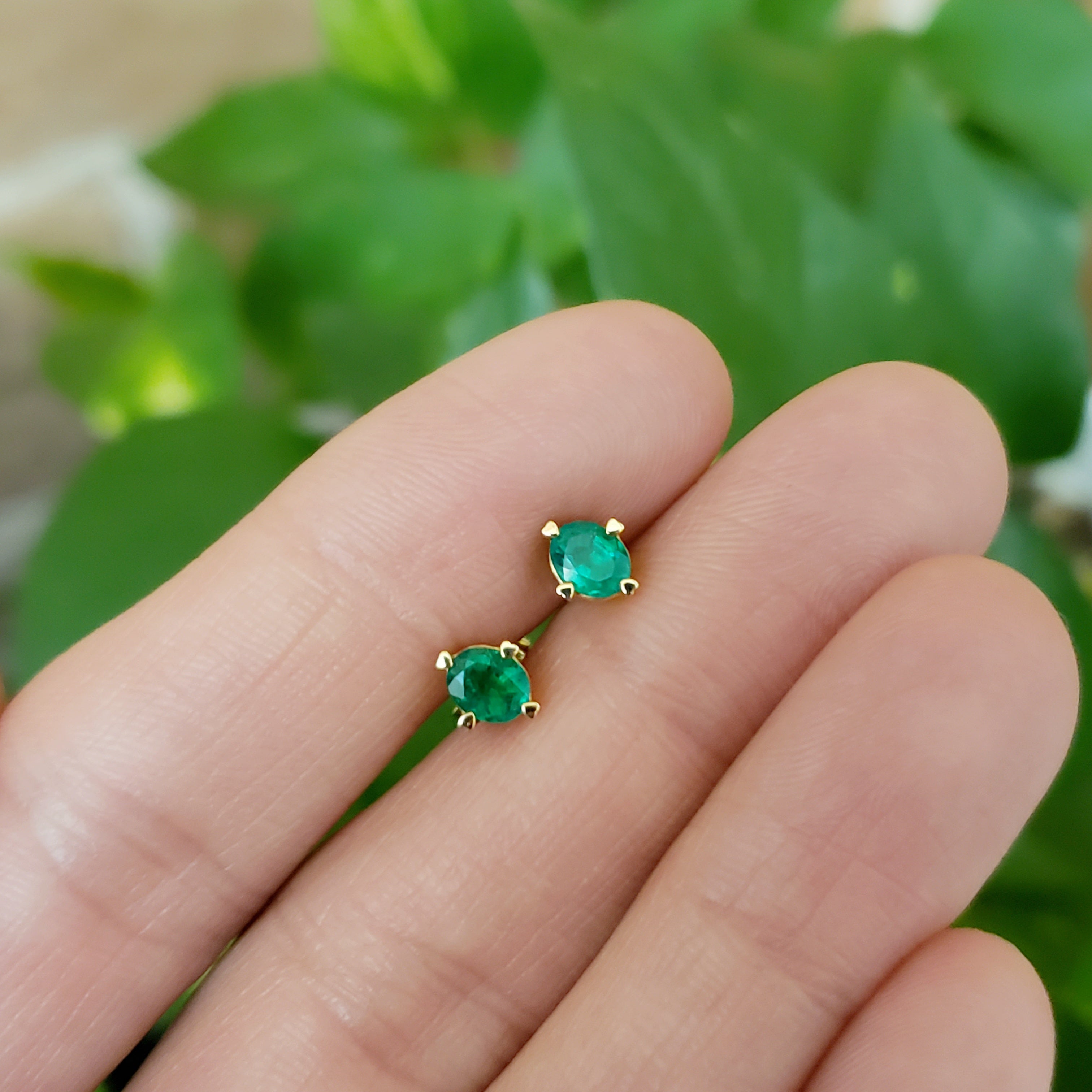 Buy 22k gold emerald stud earrings 75vg517 Online from VaibHav Jewellers